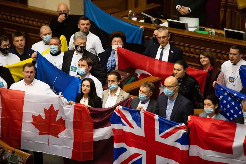 Акция благодарности в парламенте / Фото: Телеграм Ирины Геращенко