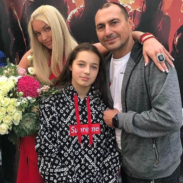 Анастасія Волочкова з колишнім чоловіком та донькою 