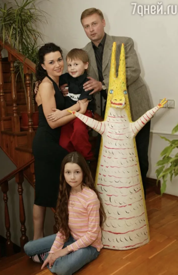 Анастасия Заворотнюк с бывшим мужем и детьми 