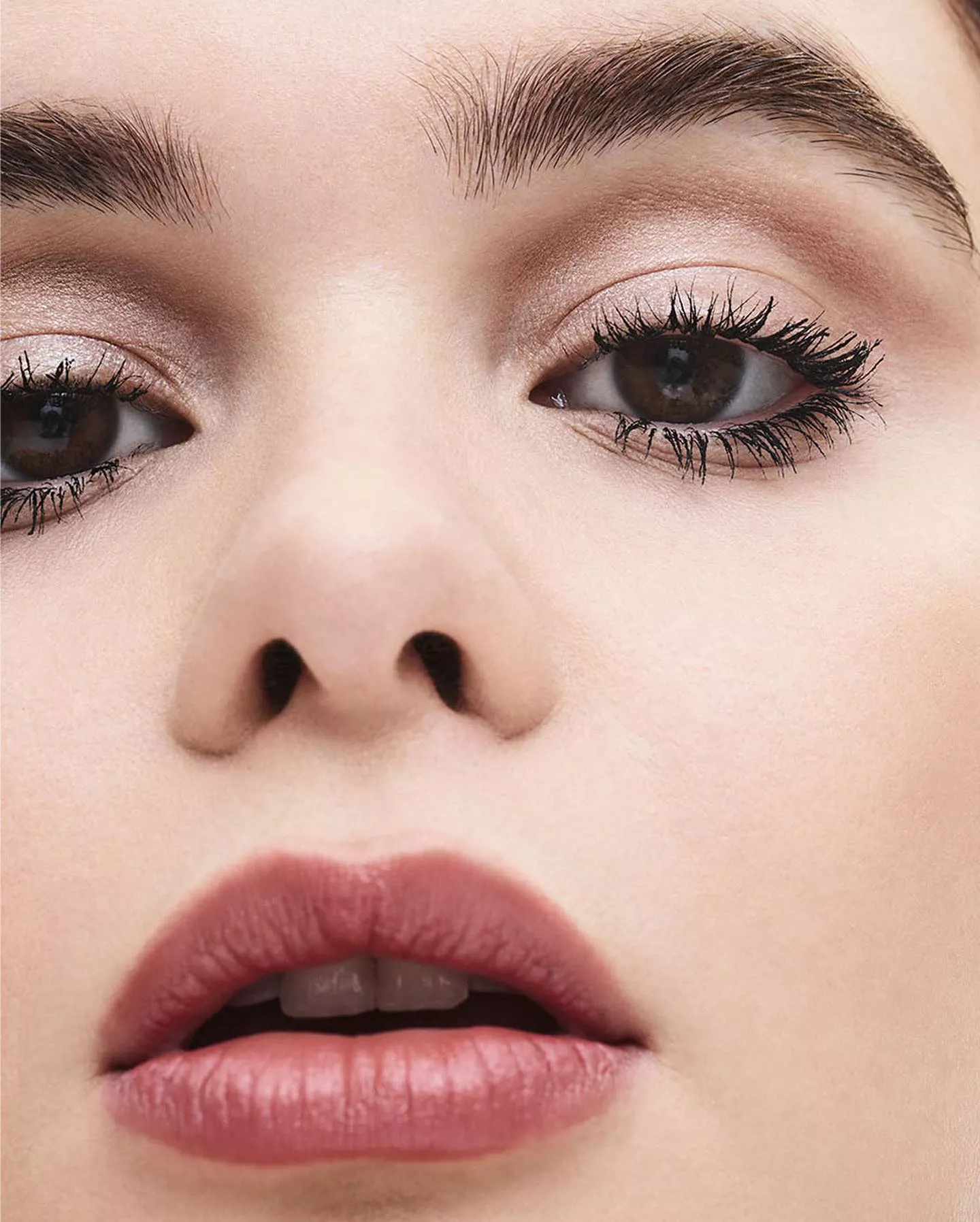Барбі Феррейра стала обличчям бренду Yves Saint Laurent Beauty