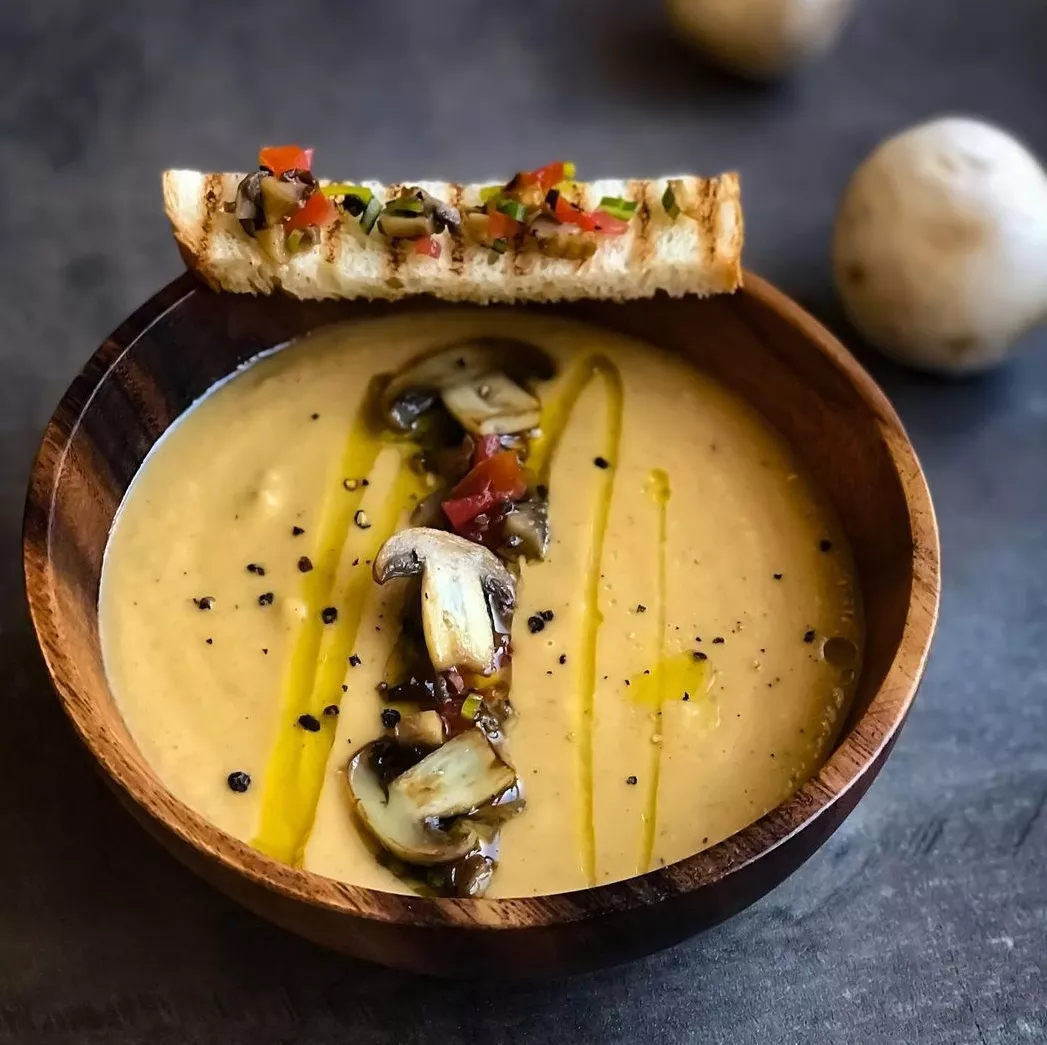 Крем-суп из корня сельдерея с грибами