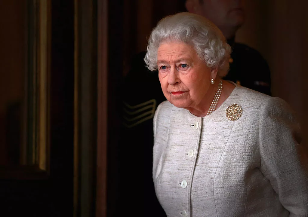 Во время болезни Елизавета II продолжает выполнять свои королевские обязанности