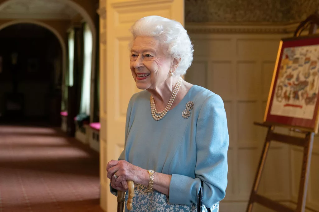 95-летняя королева Елизавета II заразилась коронавирусом