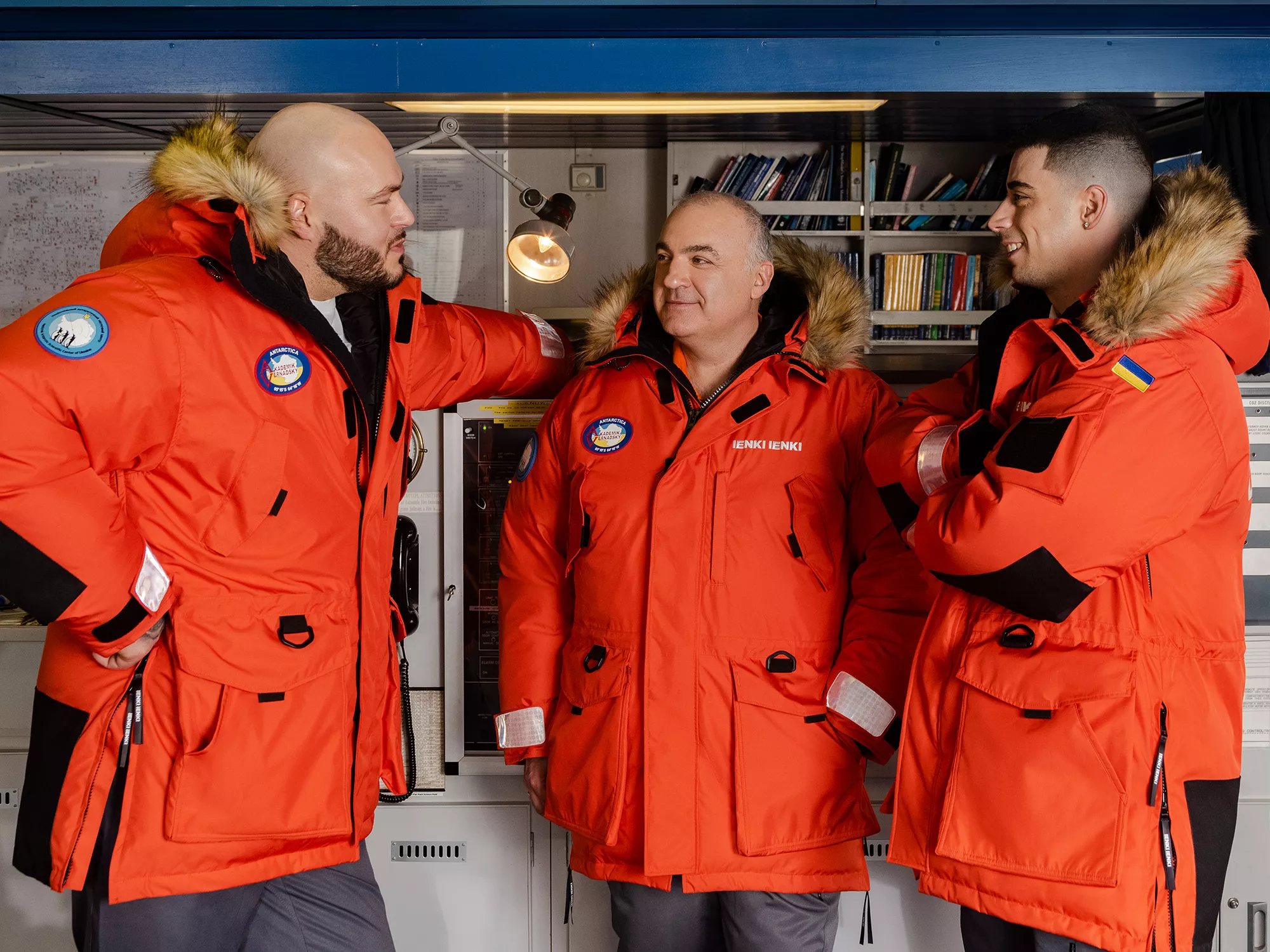 Учасники 27-ї української антарктичної експедиції у куртці IENKI IENKI