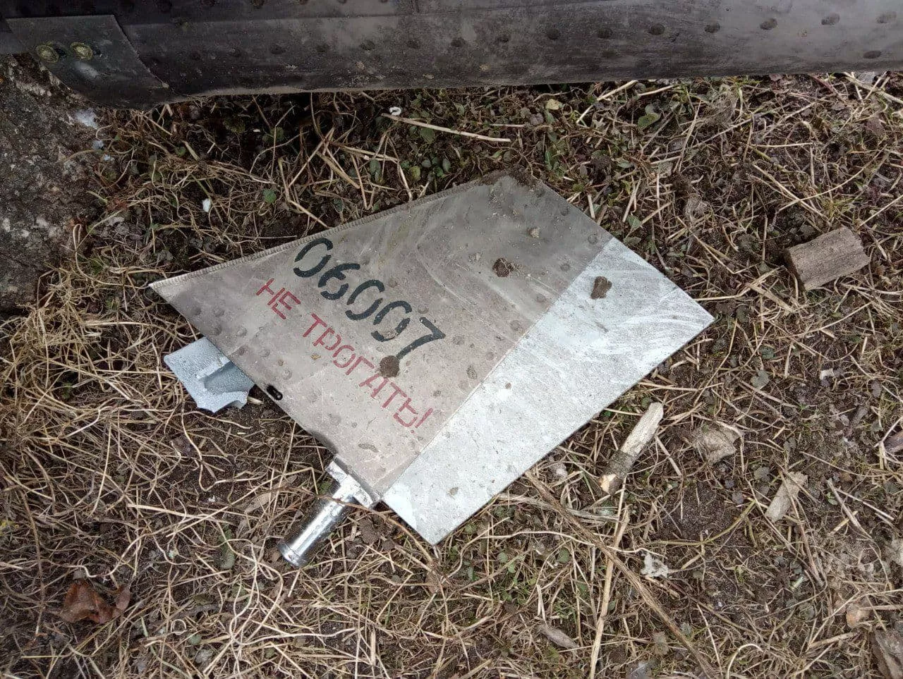 Обломки сбитой российской ракеты. Фото предоставлено Ивановской сельской территориальной общиной