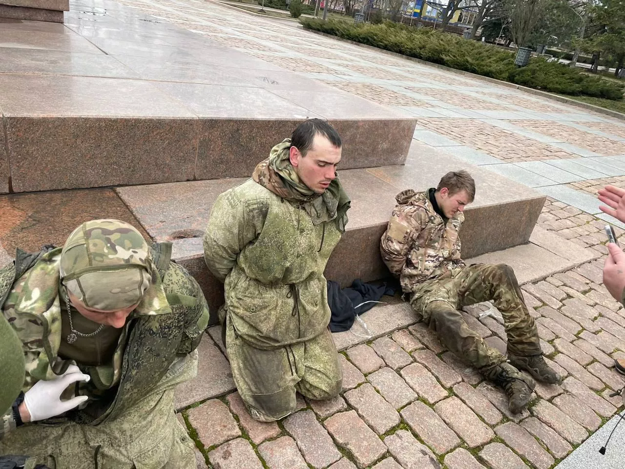 Российские оккупанты сдаются в плен