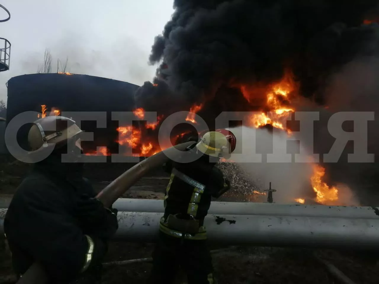 Пожежа на нафтобазі у Чернігові / Фото ДСНС