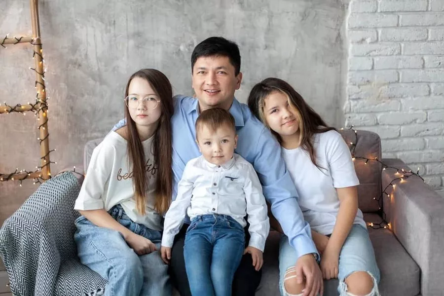 Виталий Ким с детьми.