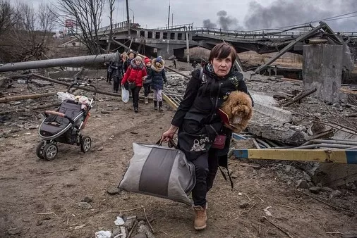 Трогательные фото эвакуации людей и их питомцев