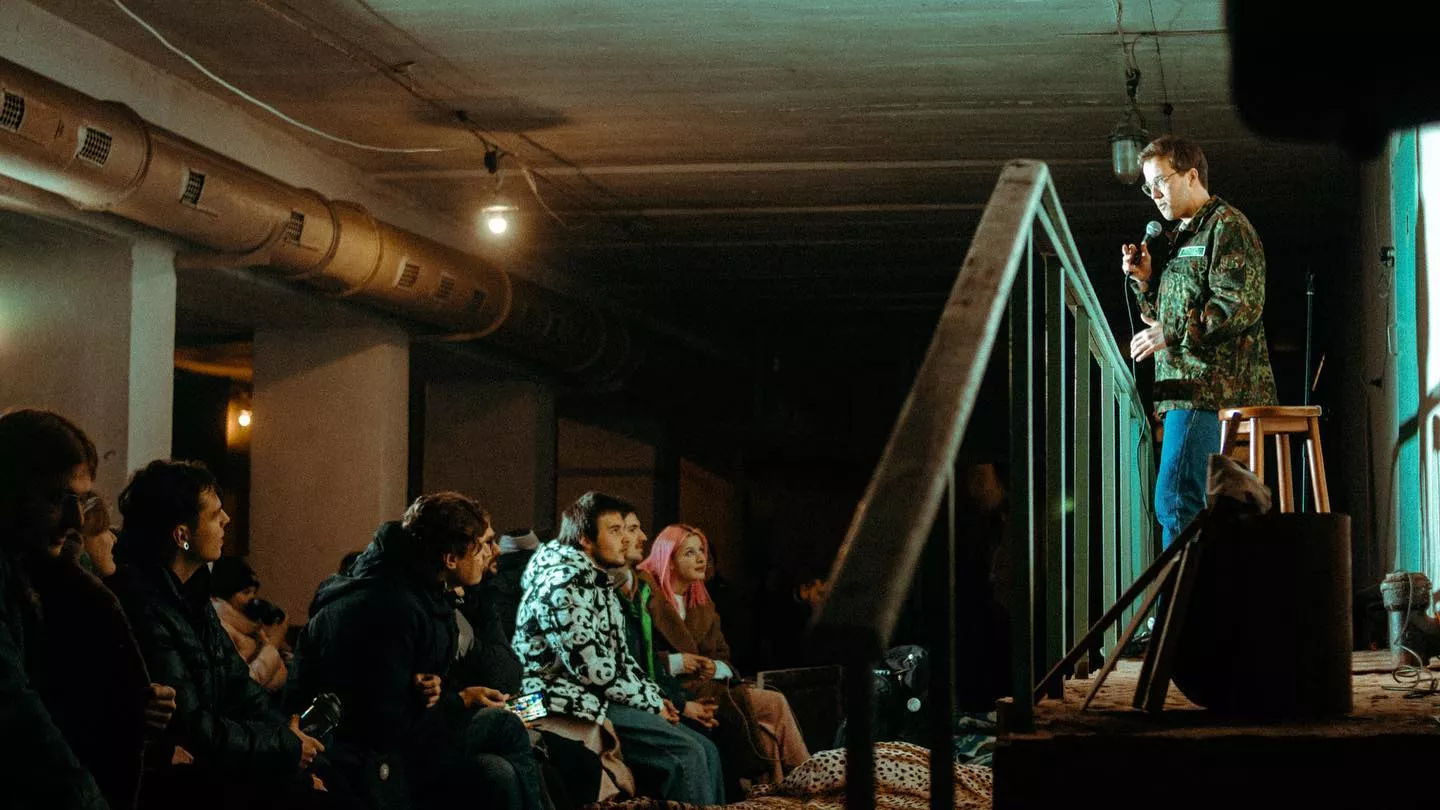 Стендап-концерт в бомбоубежище состоялся в Сумах