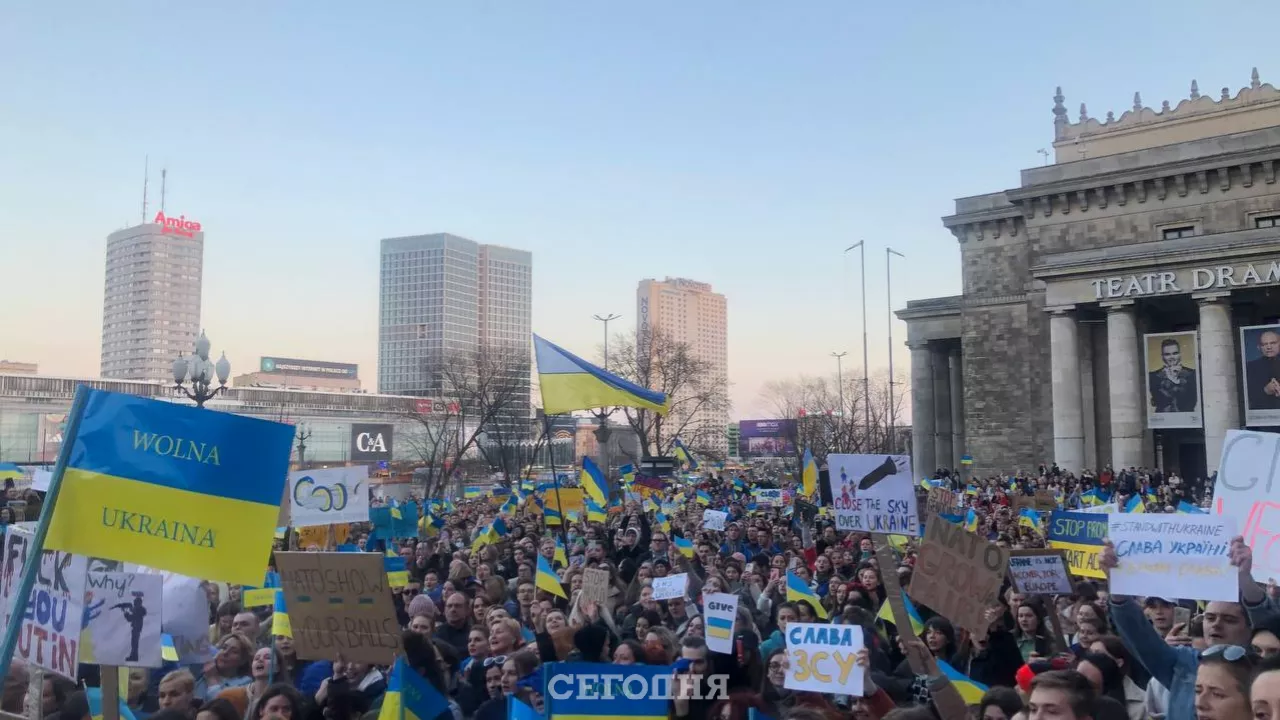 Митинг в Варшаве в поддержку Украины. Фото: "Сегодня"