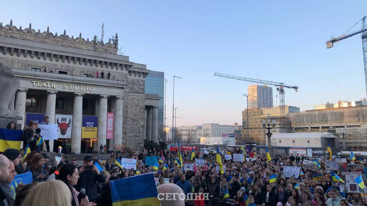 Митинг в Варшаве в поддержку Украины. Фото: "Сегодня"