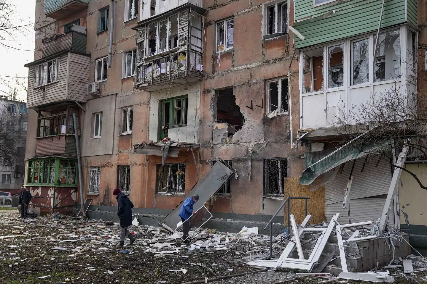 Дом в Мариуполе после обстрела российскими военными