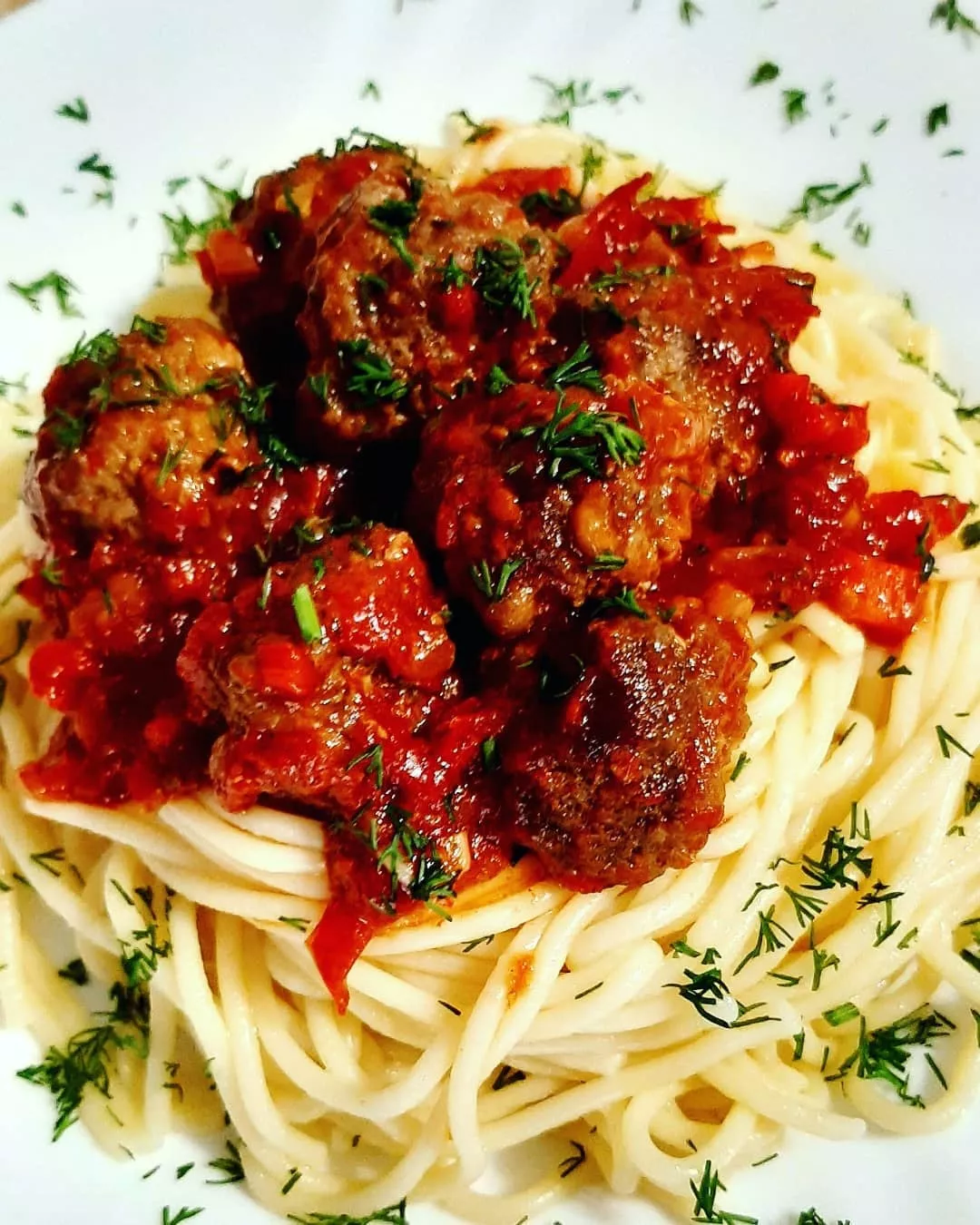 Тефтели со спагетти в томатном соусе 🍝