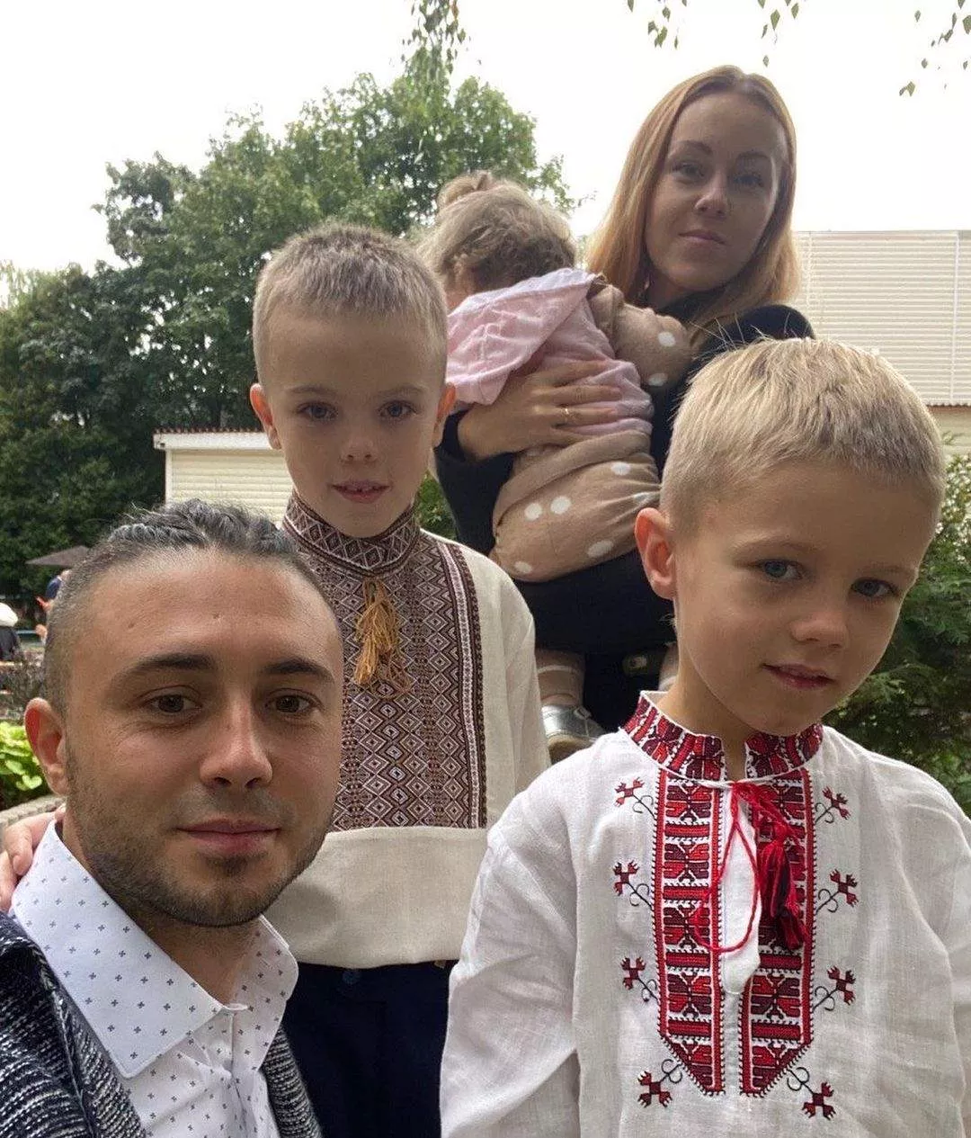 Тарас Тополя с женой и детьми