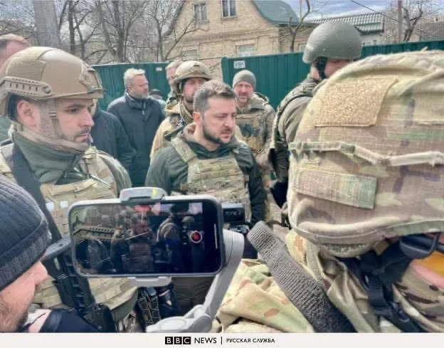 Президент Украины посетил освобожденную Бучу.