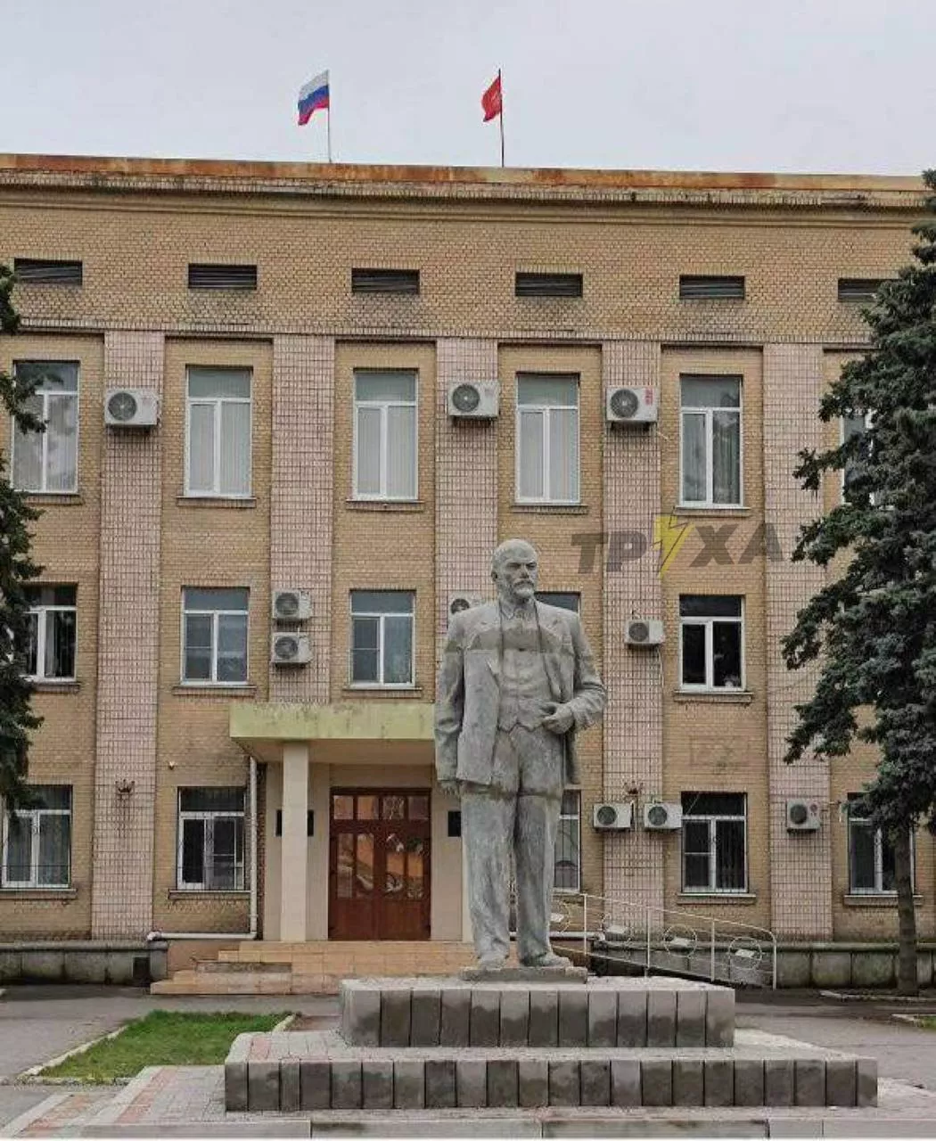 Оккупанты установили памятник Ленину в Геническе. Фото: ТРУХА