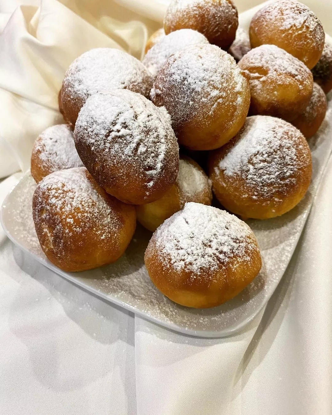 Пончики со сгущенкой: рецепт сладкого десерта с начинкой из сгущенного молока