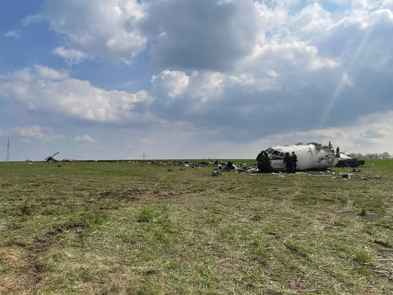 Последствие крушения самолета Ан-26 в Запорожской области. Фото: Запорожской ОВА