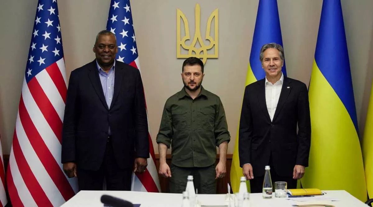 Перед саммитом на базе Рамштайн глава Пентагона Ллойд Остин (слева) и госсекретарь США Энтони Блинкен приехали в Киев, чтобы провести личную встречу с Владимиром Зеленским