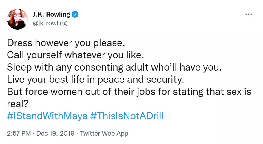 Твит Джоан Роулинг, вызвавший протесты и отмену сотрудничества с писательницей