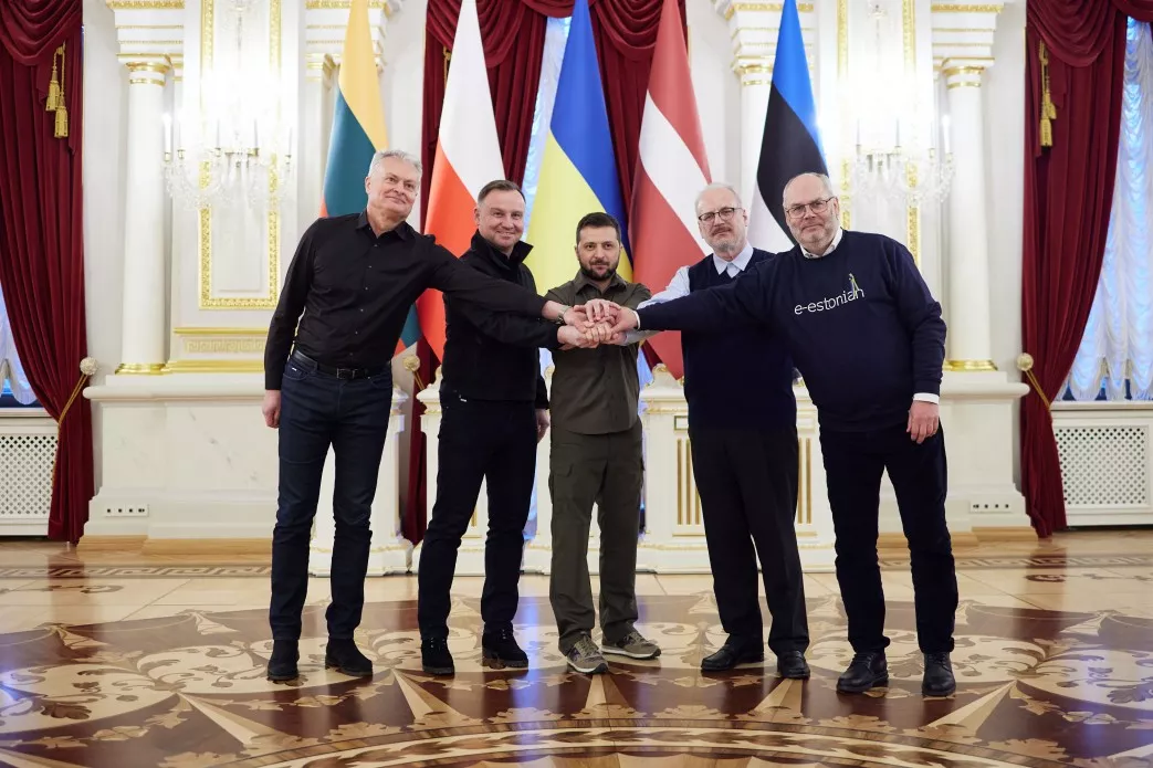 Западные политики приезжают к Зеленскому в Киев целыми делегациями, как было 13 апреля с президентами Польши, Латвии, Литвы и Эстонии