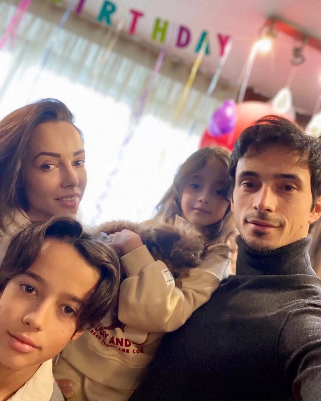 Екатерина Кухар и Александр Стоянов с детьми – Тимуром и Анастасией