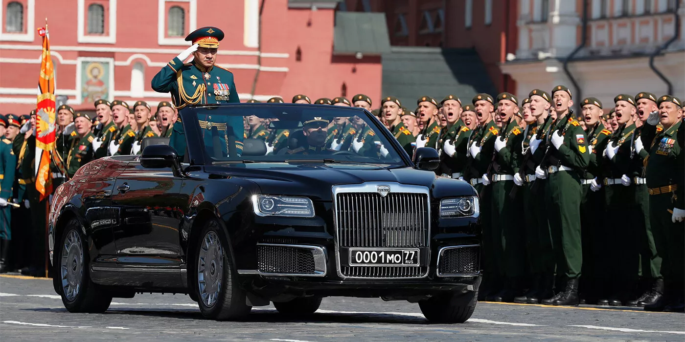 Министр Шойгу в ухудшенной версии Rolls-Royce. Фото: YouTube \ Истории из России
