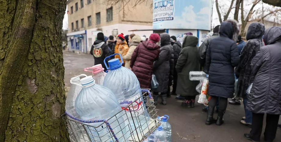Проблемы с водой в Донецке начались еще в марте, и до сих пор их никто не решает