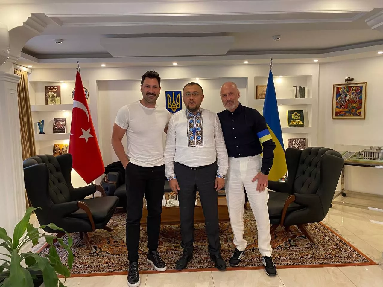 Макс Чмерковський та його батько зустрілися з послом України в Туреччині