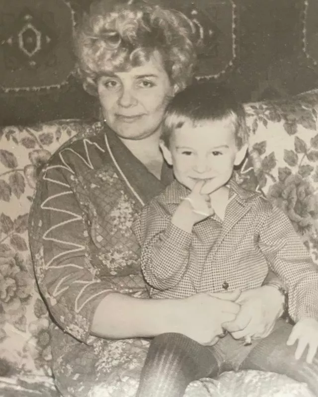 Маленький Алан Бадоєв із мамою