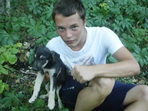Алексей Мильчаков убил щенка и опубликовал фото в сети. Фото: Facebook
