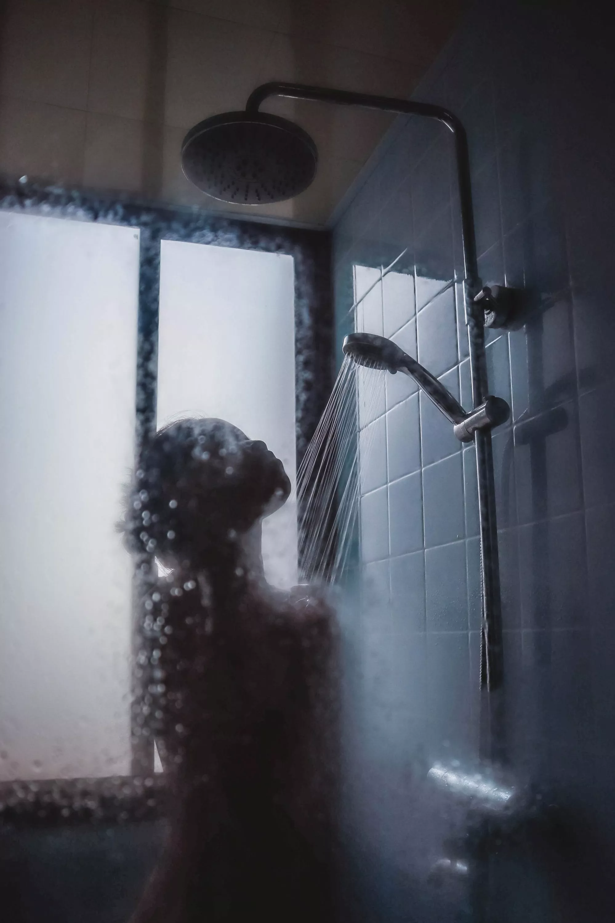 Регулярно принимайте душ / Фото: unsplash