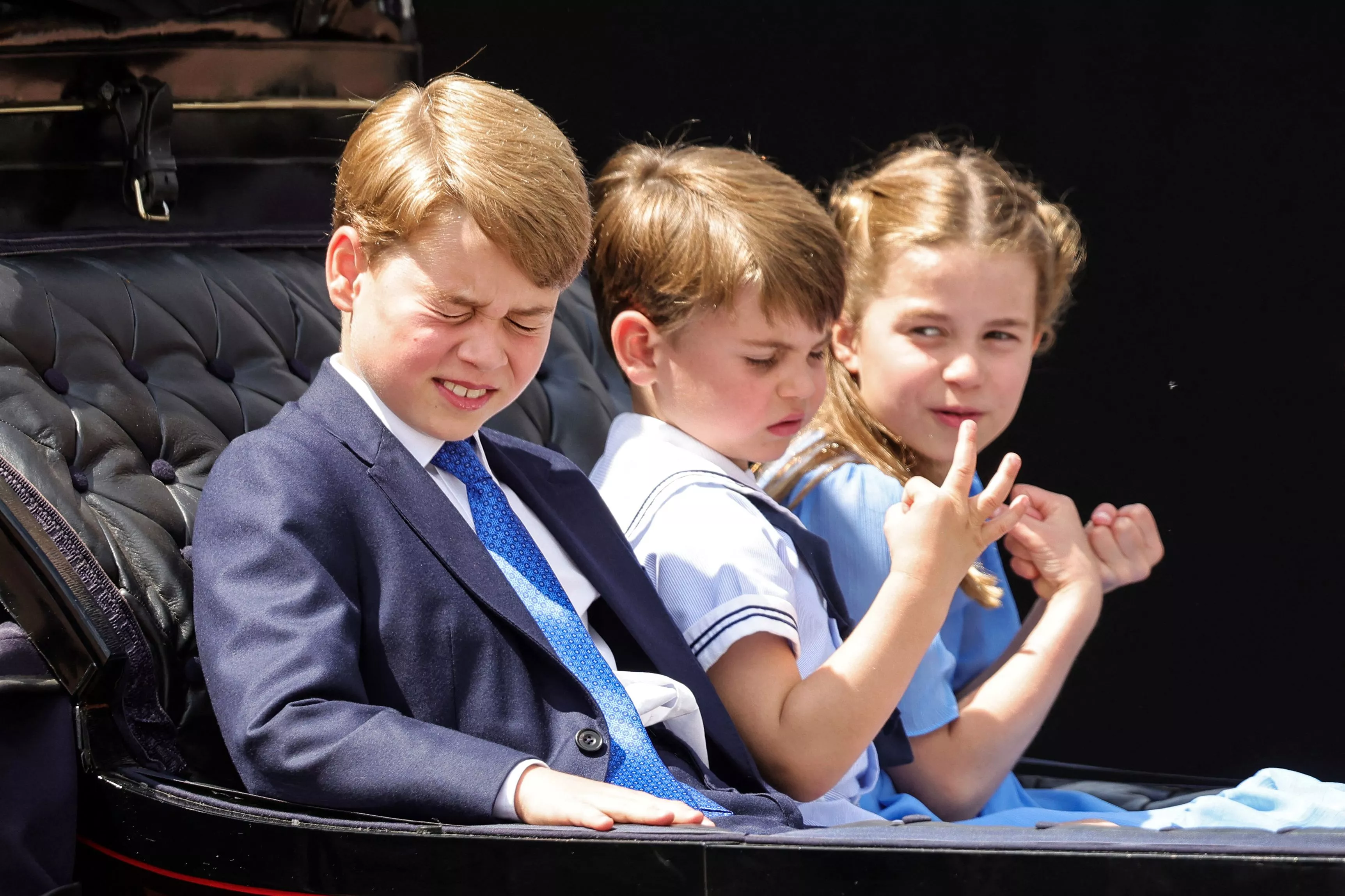 Принц Джордж, принц Луї та принцеса Шарлотта вперше проїхалися в кареті з мамою на Trooping the Colour