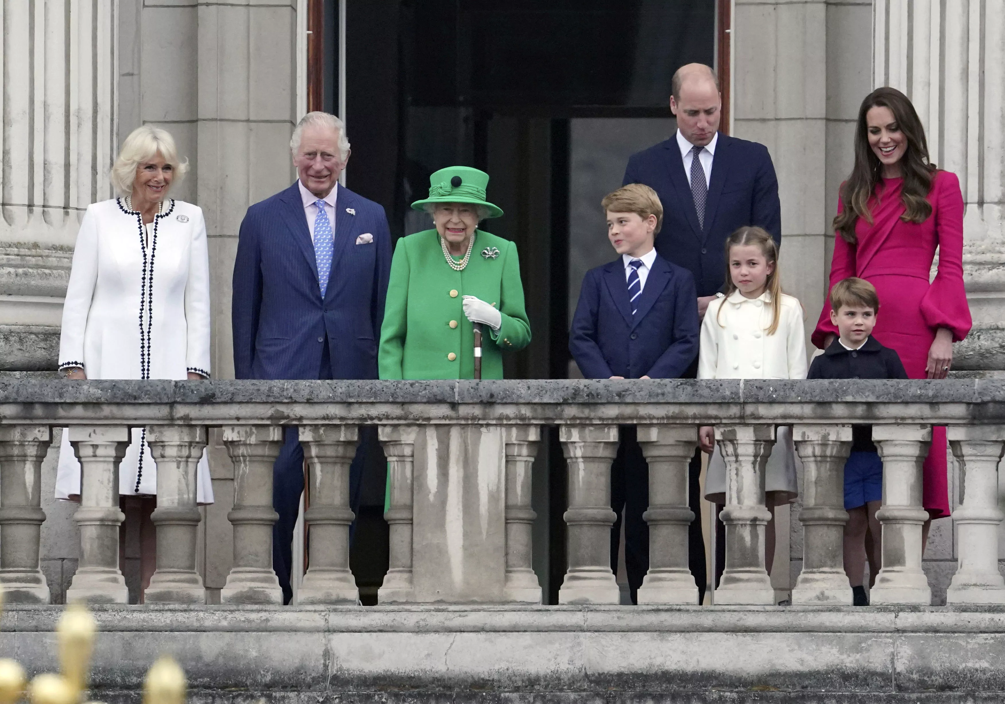 Єлизавета II зробила сюрприз британцям, з'явившись на балконі Букінгемського палацу