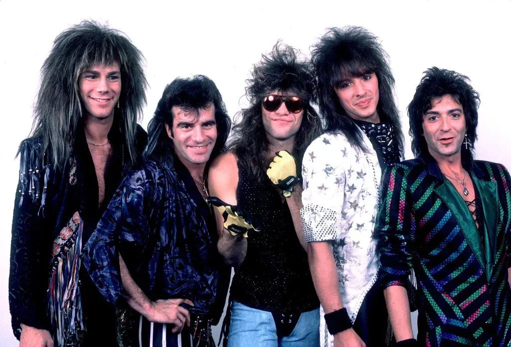 Алек приєднався до гурту у 1983 році.