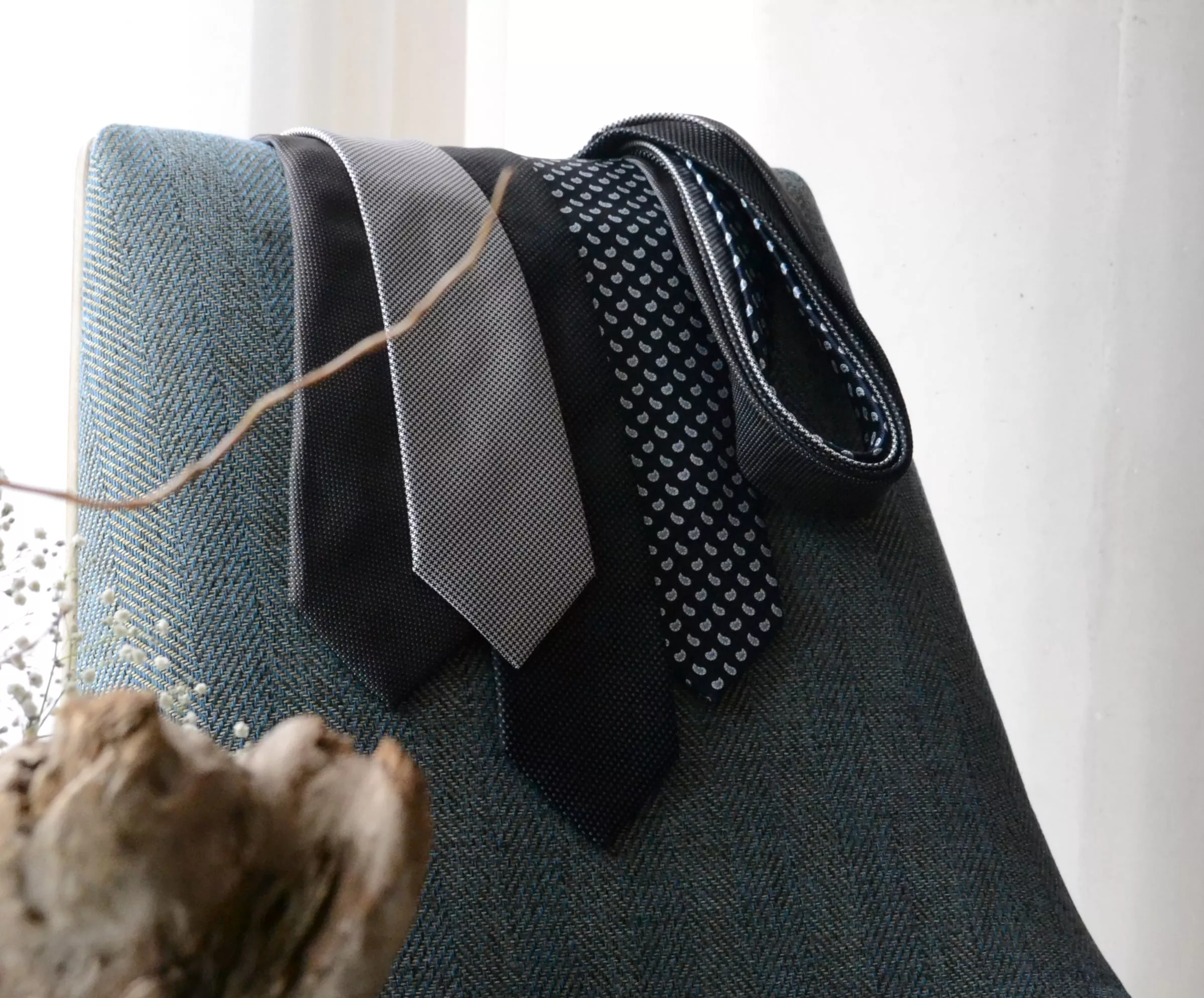 Для галстука лучше выбирать жидкое моющее средство / Фото: unsplash