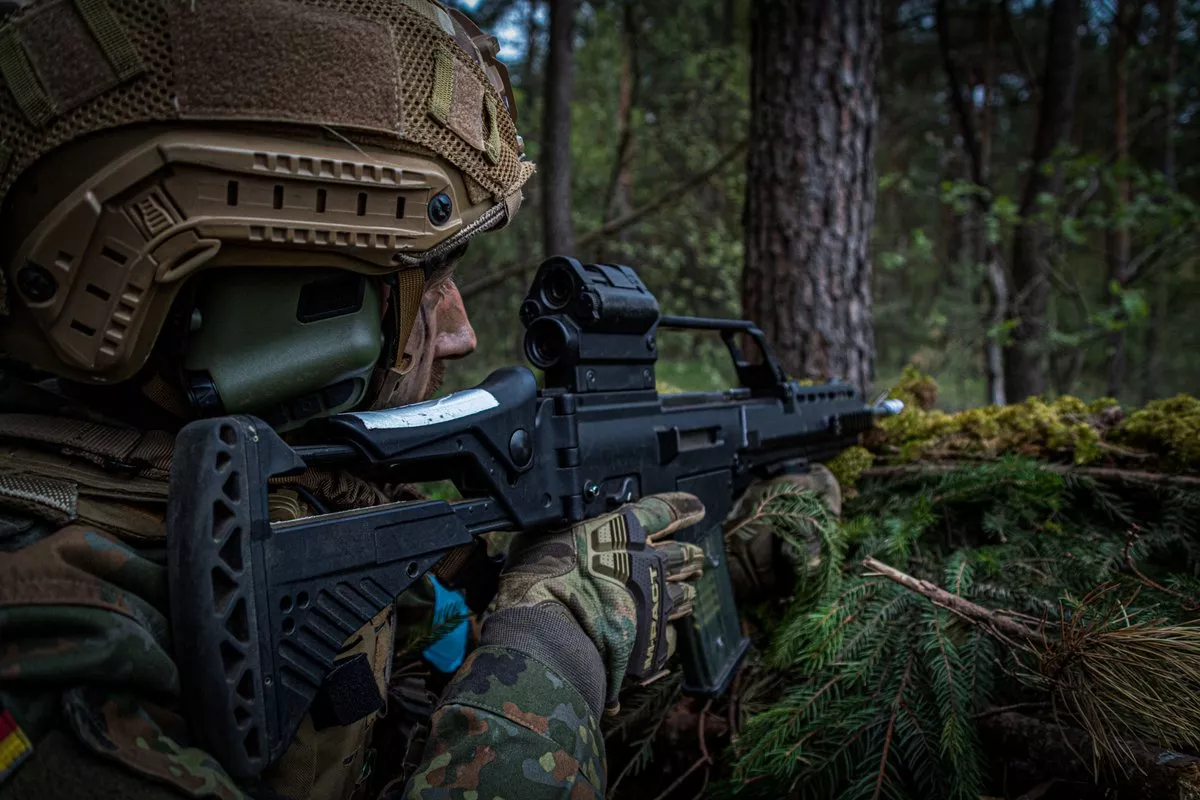Военнослужащий группы усиленного передового присутствия НАТО в Литве на учениях Iron Wolf, май 2022
