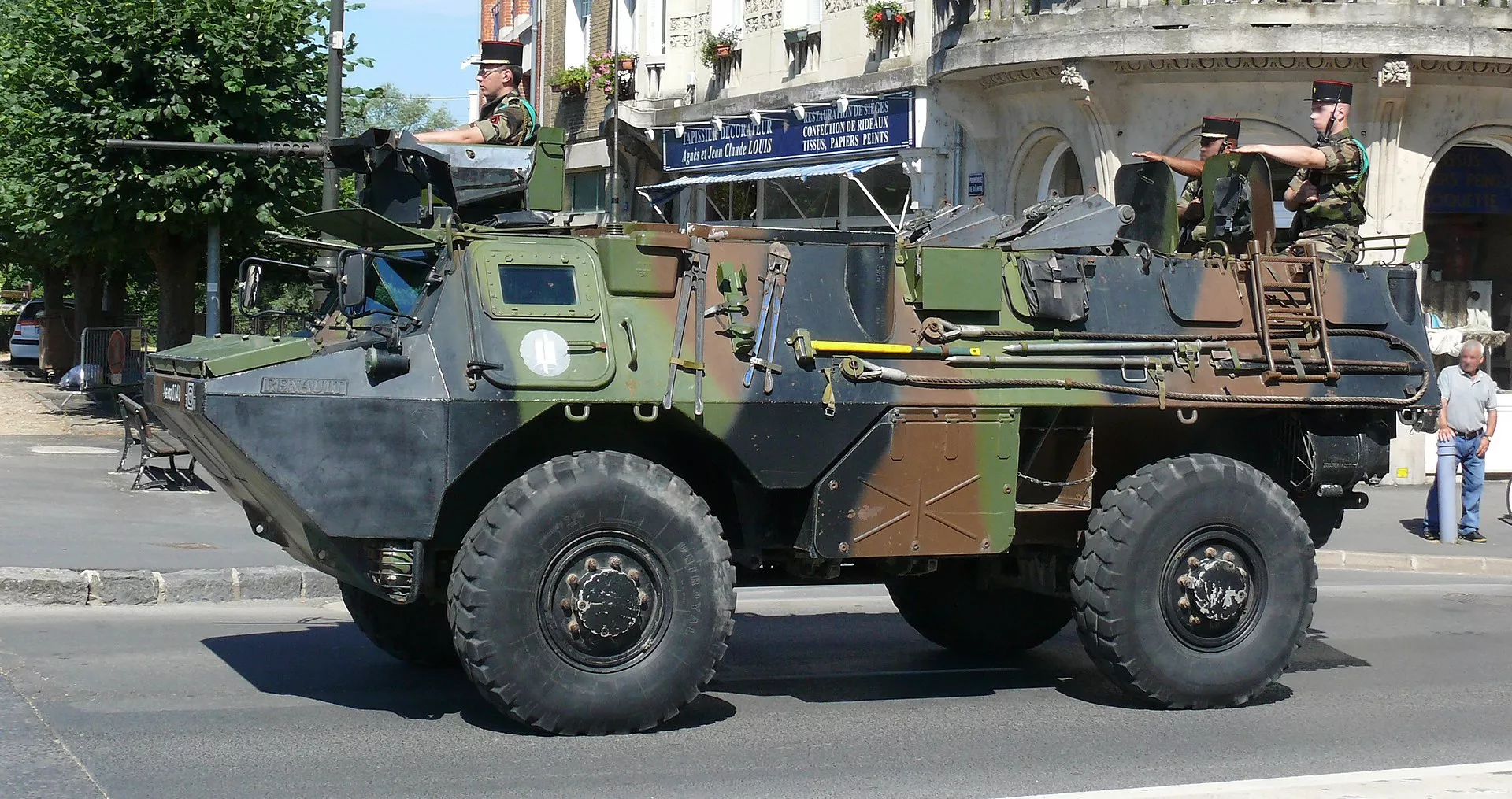 VAB 3-го инженерного полка на параде в честь Дня взятия Бастилии, 14 июля 2010 года. Фото – Википедия.