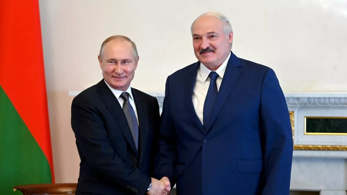 Путін схиляє Лукашенка до війни. У сценарії Германа Кана це описується як один із кроків на шляху до глобального світового конфлікту