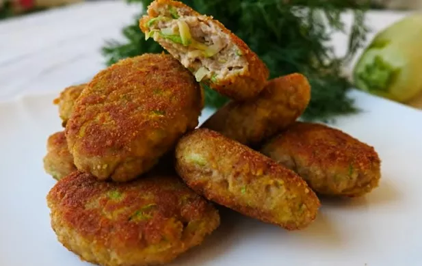 Meat cutlets with zucchini