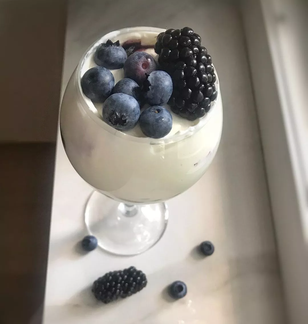 Curd cream with berries