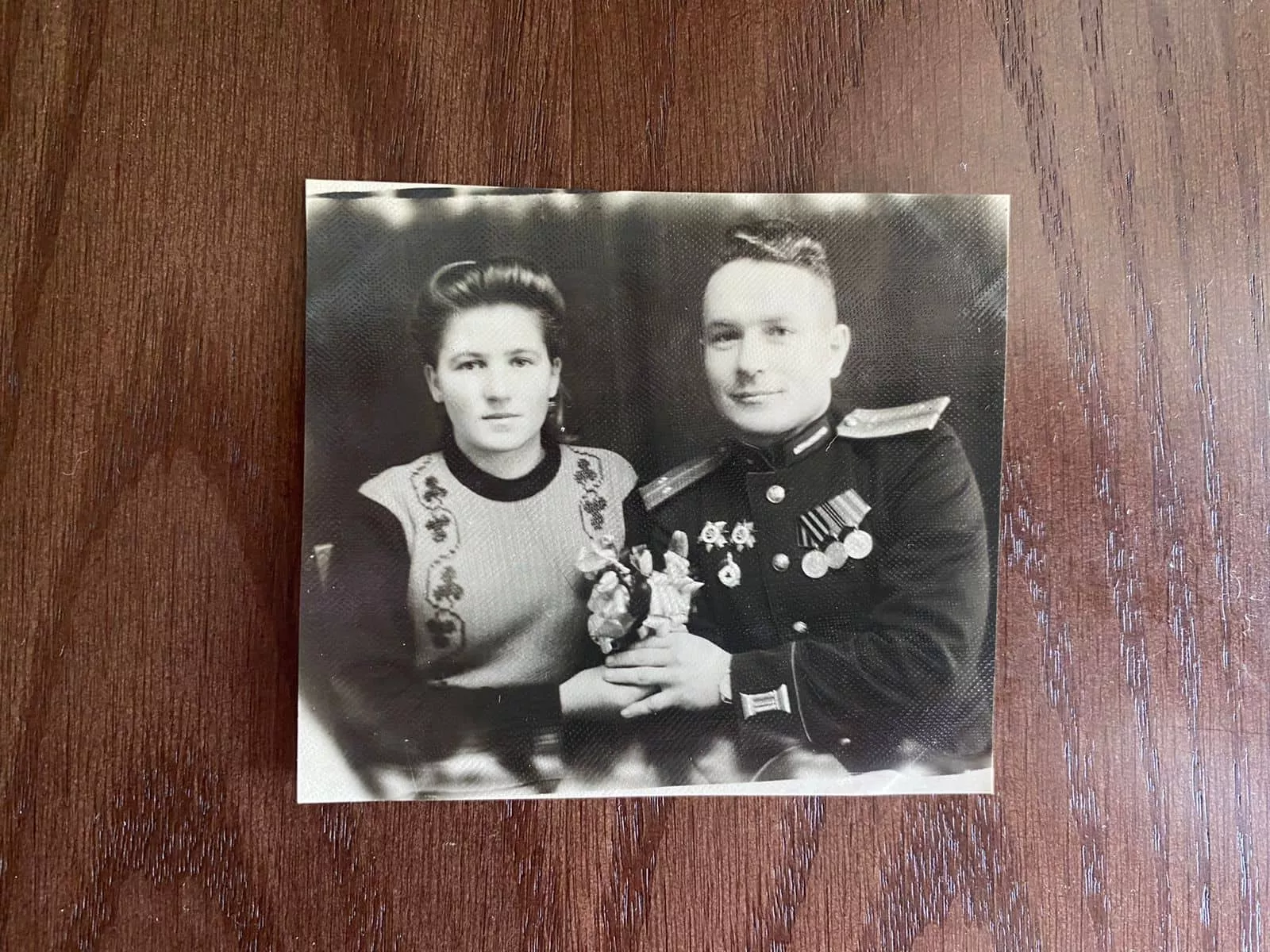 Это фото было сделано сразу после регистрации брака в декабре 1949 года