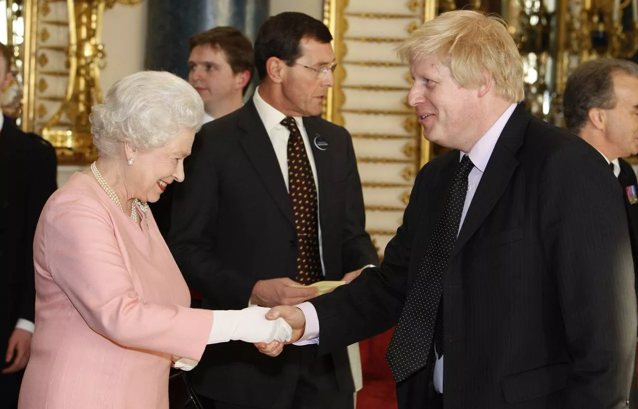 Борис Джонсон с королевой