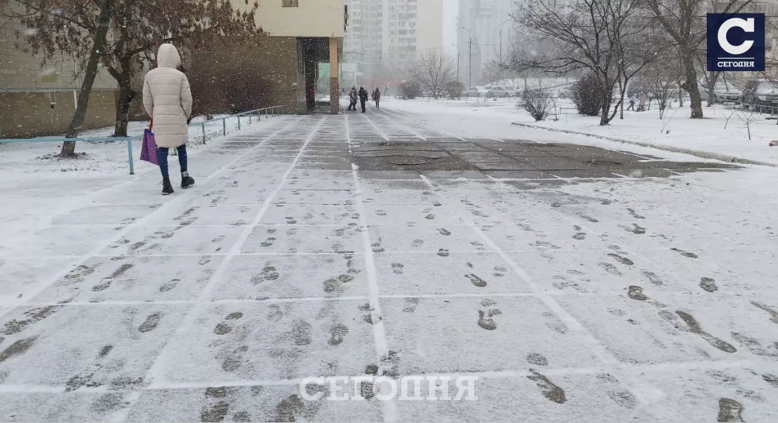 В Дарницком районе на левом берегу идет снег