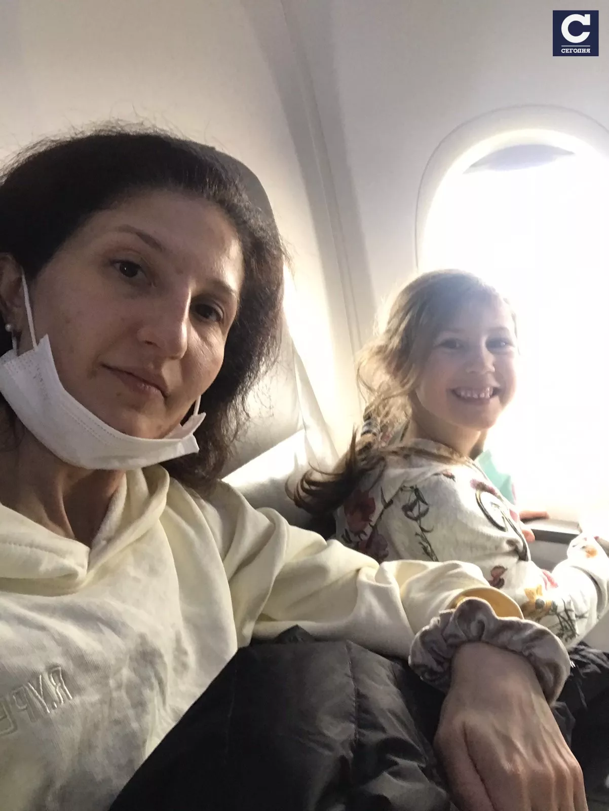 Аміна з мамою Лілією на шляху до Туреччини