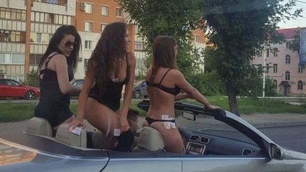 Полуголые девушки прокатились по Пензе на кабриолете, фото из соцсетей