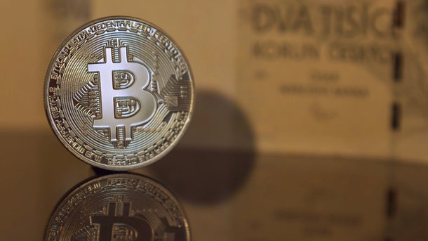 сколько стоит bitcoin по отношению к доллару
