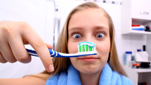  Зубы нужно чистить правильно. Фото: depositphotos