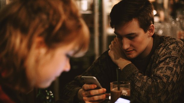 Мнение. Всего 10% украинцев считают шумные бары подходящим местом для знакомств